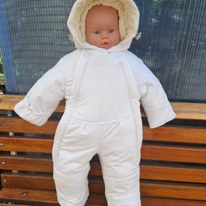 Зимний комбинезон-трансфрмер  со сьемной меховой подстежкой.Удобен для выписки с роддома и для повседневной носки.Цена 2300