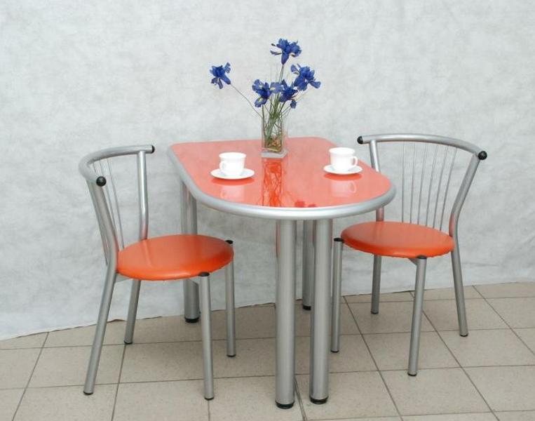 Кухонный стол стулья б у. Компактный кухонный стол. Стол и стулья для маленькой кухни. Компактный кухонный стол со стульями. Стулья для маленькой кухни.