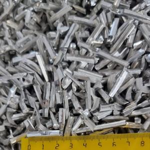 Первичный алюминиевый сплав А7 в форме полосы, фракции, гранул (до 300 тонн в месяц):
Сырье- расплавленная масса алюминий А8+титан+бор, производства Русал, Иркутский алюминиевый завод. 
Содержание 99,7-99,8% первичного алюминий в нашем продукте, с повышенным содержанием титана, что придает нашей продукции особую прочность.