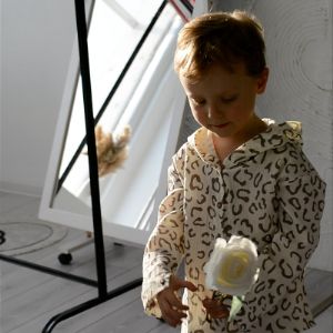 Детская , Муслиновая рубашка с капюшоном на деревянных пуговицах.
Ткань: муслин 100% хлопок
Размерный ряд: 104-134