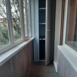 Панорама Караганды предлагает услуги по обшивке лоджий (балконов).Мы сможем предложить своим клиентам различные материалы для обшивки вашего балкона.
По желанию клиента сделаем дополнительное утепление.
Вы хотите красивую лоджию, которая радует взгляд? Тогда ждем вашего звонка.
Наши работники приедут в удобное для Вас время, проконсультируют вас, 
учтут все ваши пожелания и выполнят в срок, оговоренный с вами.
На все наши работы дается гарантия в течение года!
Бежит вода с крыши вашей лоджии (балкона)? Мы устраним эту проблему.
Хотите меньше уборки в квартире? Установить лоджию и «облагородить» ее можно за один день работы!
Стоимость наших услуг варьируется от размеров вашего балкона. Цены представлены на 3-х метровый балкон:
- Потолок – от 27 000 тенге;
- Пол (лаги с OSB ) – от 30 500 тенге;
- Установка крыши на лоджию – от 46 800 тенге;
- обшивка балконной стены + наружные пластиковые откосы балконного блока -от 51 500 тенге;
- внутренняя обшивка перил (парапета) -от 33 000 тенге;
- сайдинг снаружи балкона – от 73 000 тенге;
- сэндвич снаружи балкона – от 44 000 тенге.
Цена актуальна на декабрь  2025 года.
Наши цены фиксированные и не меняются после приезда замерщика.
Если необходимо настелить линолеум, то вам нужно будет приобрести его самостоятельно, 
исходя из ваших пожеланий по фактуре и цвету, наши работники положат его за 3500 тенге.
Также Панорама Караганды предлагает на Ваш выбор различные материалы для обшивки вашего балкона. Все обговаривается по приезду замерщика.
Например, можно:
- установить полочки различной ширины, сделать открывающиеся ящики и т.д.
Ждем ваших звонков!