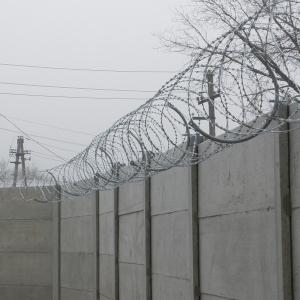 Спиральное заграждение 600/5-2,5-53:                                                                                        
Условный Ø – 600 мм;
Кол-во скоб – 5,
 скоба плоская;
Ø проволоки сердечника – 2,5, ГОСТ 9850-72;
Кол-во витков – 53;
Рекомендуемая растяжка, м – 10