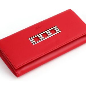 Коллекция Classic Red. Коллекция Classic Black сочетает большой кристалл Swarovski с классической гладкой красной кожей. Это одна из наиболее доступных коллекций с кристаллами Swarovski.