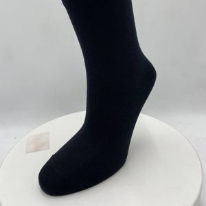 Черные хлопковые носки — комфорт на каждый день
Мягкие и дышащие носки из натурального хлопка. Хорошо тянутся, плотно сидят на ноге и не сползают. Бесшовная технология предотвращает натирание, обеспечивая комфорт в течение всего дня. Подходят для повседневной носки, спорта и дома.
Преимущества:
• натуральный хлопок
• хорошо тянутся
• бесшовная технология
• дышащий материал
• универсальный базовый цвет