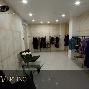 TRAVERTINO IN POLVERE. Передает  эффект античного матового мрамора TRAVERTINO цвета слоновой кости. Может имитировать натуральное пробковое покрытие, кору дерева, бетонную поверхность в индустриальном стиле.  