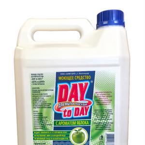 Средство для мытья посуды «DAY to DAY» / «День за Днем» с ароматом яблока. 
ПРИМЕНЕНИЕ: Для мытья посуды нанести небольшое количество средство на губку или посуду. Добавлять по мере необходимости.
После мытья ополосните посуду.
НЕ СМЕШИВАЙТЕ С ДРУГИМИ СРЕДСТВАМИ БЫТОВОЙ ХИМИИ
СОСТАВ: вода, очищенная подготовленная; улучшенная композиция ПАВ трех видов 5-15%, комплексообразователи, увлажнитель, глицерин, консервант, пищевой краситель, загуститель, экстракт и ароматизатор.
МЕРЫ ПРЕДОСТОРОЖНОСТИ: использовать только по назначению. Избегать попадания в глаза! При попадании в глаза промыть их большим количеством воды. Не глотать! Беречь от детей! Хранить в плотно закрытой упаковке изготовителя. Предохранять от воздействия прямых солнечных лучей и нагревания свыше 35 С. По мере использования или по истечении срока годности упаковку и средство утилизировать как бытовой отход.
ДАТА ИЗГОТОВЛЕНИЯ: смотрите на упаковке
СРОК ГОДНОСТИ: 24 месяца с даты изготовления.
УСЛОВИЯ ХРАНЕНИЯ: хранить в таре производителя в прохладном, темном месте, в вертикальном положении, не допуская проливов, при температуре не выше 30 С, отдельно от органических горючих продуктов, кислот.
ИЗГОТОВИТЕЛЬ: ООО «Химторг», Россия, 400080, Волгоградская область, г. Волгоград, проезд Бетонный, зд. 12
Номинальный объем: 5 л.
Соответствует ГОСТ 
ТУ 20.41.32.