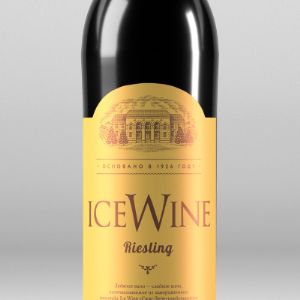 «Ледяное вино Саук-Дере» сладкое белое
Ледяное вино - тип сладкого вина, изготавливаемого из замороженного винограда. Ice Wine Саук-Дере представляет собой вино с натуральной, естественной сладостью, накопленной в самой виноградной ягоде, выращенной в уникальном терруаре Саук-Дере. Ледяному вину присущи как особенности сорта рислинг в виде оттенков зеленого яблока, лайма, цветочной пыльцы, так и тона дубовой выдержки в виде нюансов ванили, дыма и черного чая.
Обьем 0,375 л. 
Кол-во в коробе: 6 шт.