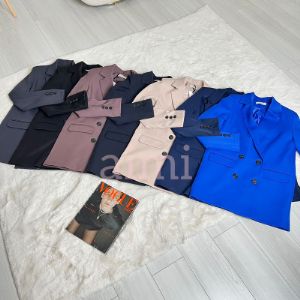 Идеальный пиджак на 🍂 
ткань:Париж
размер:42-44
цена:1050
качество 100%🔥