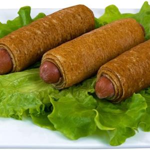 БЛИНЧИКИ С СОСИСКОЙ категории Б 	
Сосиски ветчинные, мука пшеничная в/с, сухое молоко, вода, яичный порошок, соль поваренная, масло подсолнечное рафинированное, сахар, сода пищевая.