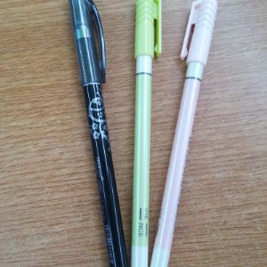 Ручки-шпионы гелевые со стирающим ластиком от 30р/шт черные/синие. Также в наличии стержни к ним по 15р.