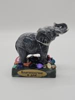 Слон на подставке из змеевика и натуральных камней ko01