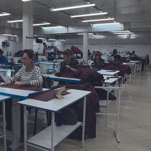 Швейный цех Mbia с квалифицированными и опытными швеями, специализируемся на пошиве женской деловой одежды оптом.