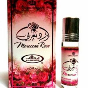 Духи Moroccan Rose (Al-Rehab) 6мл масляные арабские 
Состав: весеннее начало, цветущая середина, волшебный финал.
Начальные ноты: мускус, сандал, янтарные мотивы.
Средние ноты: марокканская роза, ваниль, иланг–иланг.
Финальные ноты: древесные масла.
 
«Moroccan Rose» – само название уже говорит за себя, а аромат имеет цветочный шлейф и стойкий аромат.
«Moroccan Rose» – аромат современных женщин
Марокканская роза уже много лет вызывает восторг и восхищение у представительниц слабого пола, активно используется в парфюмерии и косметологии, а ее популярность за эти годы только стремительно возросла. Этот натуральный ингредиент стал любимым женским ароматом, который не оставляет равнодушным, привлекает мужское внимание и заставляет таять от наслаждения.
Сегодня почувствовать вкус марокканской розы можно на своем теле, достаточно просто использовать одну каплю духов. Стойкая масляная основа не содержит в своем составе спирта, зато отличается своей высокой устойчивостью. Если вдруг аромат немного ослабел, то оживить его можно брызгами воды и, конечно же, прекрасным расположением духа, позитивным настроем. Этот аромат можно смело назвать чистым, а его великолепие позволяет ловить на себе заинтересованные взоры окружающих.
Духи «Moroccan Rose» – это цветочный аромат, в шлейфе которого присутствуют отдаленные нотки древесных масел, ванили и иланг-иланга. Он идеально подходит для барышень, которые привыкли к легкости и свежести. Ненавязчивый шлейф розы придает уверенности в себе, а также позволяет максимально раскрыть свою женственность.
