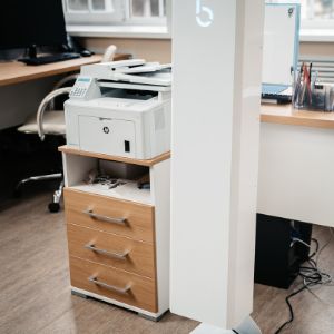 Рециркулятор бактерицидный Напольный b/60
Площадь обеззараживания до 160 м²
Производительность – 324 м³/час
Общая мощность – 60 Вт (2 лампы по 30 Вт)
Напряжение питание – 220 В
Частота сети – 50 Гц
Бактерицидная эффективность 99%
Степень защиты IP по ГОСТ  – IP40
Длина волны – 253,7 нм
Источник УФ излучения – лампа бактерицидная
Бактерицидный поток лампы не менее – 9,8 Ф.бк.Вт
Исполнение – настенная/напольная
Габариты (H×L×B) без подставки – 1100×220×200 мм
Габариты (H×L×B) с подставкой – 1430×220×200 мм
Вес с подставкой – 14,2 кг
Уровень шума не более – 42 дБ