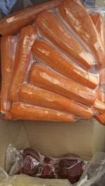 Очищенная морковь красный