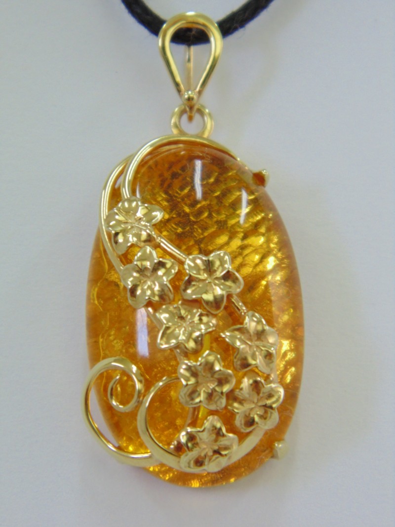 Золотые украшения из янтаря фото