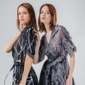 Разрабатываем женскую одежду для производства в разных ценовых категориях. 
Производим в России и Китае.
Вы можете сделать заказ на разработку и производство женской одежды.