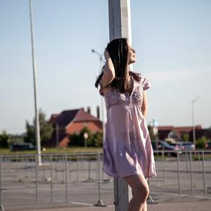 Платье из натурального шелка с серебряной фурнитурой