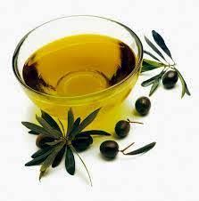 Olio extravergine di oliva, 100% italiano, di qualità superiore. Confezioni da un litro e sfuso in contenitori