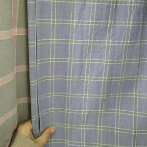 Стиранный хлопок — натуральная ткань для постельного белья из 100% хлопкового волокна. Проходит предварительную стирку на производстве, благодаря чему становится мягкой, матовой и приятной к телу уже с первого использования. Хорошо пропускает воздух, впитывает влагу, не электризуется и подходит для ежедневного сна в любое время года. Ткань устойчива к многократным стиркам, не дает сильной усадки и сохраняет форму и цвет. Оптимальный выбор для комфортного и долговечного постельного белья.