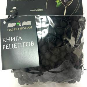 Паста  из твердых сортов пшеницы с натуральными чернилами каракатицы содержат клетчатку, железо, селен, магний. Это питательный продукт, который способствует пищеварению, укреплению иммунитета и защите сердца. Чернила каракатицы обладают противовоспалительными свойствами и помогают снизить уровень холестерина.