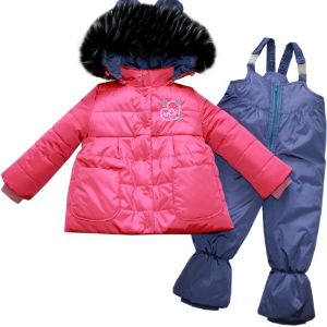 Комплект куртка и п/комбинезон Шнитки, модель SH-0169; размеры: 20, 22, 24; рост: 86, 92, 98; сезон — зима. Верх: PRINCE WR PU MILKY Подклад: велюр 95% хлопок Утеплитель — холлофан 400 гр. (t -30). Комплект верхней зимней одежды для девочки: куртка на молнии, капюшон и опушка отстегиваются, у полукомбинезона лямки регулируются.