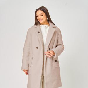 Пальто (буклированная ткань):  
– прямой силуэт  
– воротник пиджачного типа  
– двухбортный  
– рукав двухшовный  
– спущенное плечо  
– накладные карманы  
– застёжка петли-пуговицы  
– декоративное украшение  
– нашивка на кармане