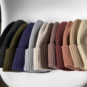 Шапки-тыковки теплые универсальные, весна-осень-зима, унисекс, один размер, австралийский меринос 50%, акрил - 50%. Широкая цветовая палитра, качественная пряжа Российского производства