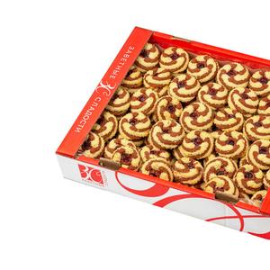 двухцветное песочное печенье, выложенное лепестками по кругу, с насыщенной фруктовой начинкой из малинового джема. 
Входит в топ-продаж 2026 года