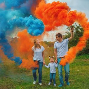 Семейная фотосессия с дымовыми шашками