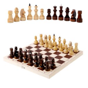 Шахматы обиходные лакированные с доской. Отлично подойдут для обучения игры в шахматы.