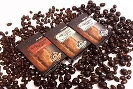 Бодрящие и ароматные кофейные зёрна в шоколаде со вкусами: cappuccino, chocolate. irish-сream в картонных карманных пачках, которые очень удобно брать с собой. Настоящее ароматное кофейное зерно, окутанное нежной шоколадной глазурью!