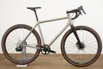 Велосипед Moots Routt 45, 56 см, SRAM Rival AXS, ENVE HED GC3, титановые дисковые тормоза, гравийный.