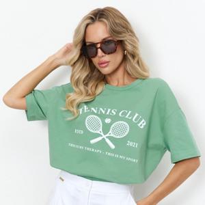 Шорты джинсовые белые с карманами от компании Jetty. Модель на высокой посадке, притачной пояс с резинкой по спинке. По переду защипы и застёжка на молнию и пуговицу. Прекрасное решение для создания стильного образа.