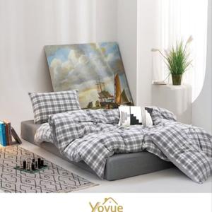 Стиранный хлопок — натуральная ткань для постельного белья из 100% хлопкового волокна. Проходит предварительную стирку на производстве, благодаря чему становится мягкой, матовой и приятной к телу уже с первого использования. Хорошо пропускает воздух, впитывает влагу, не электризуется и подходит для ежедневного сна в любое время года. Ткань устойчива к многократным стиркам, не дает сильной усадки и сохраняет форму и цвет. Оптимальный выбор для комфортного и долговечного постельного белья.