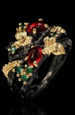 Женское кольцо с напылением черного золота с камнями циркония