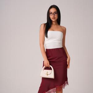 42-S.    Талия 64-68
44-M    Талия 66 - 70 
46-L.     Талия 68 -72 
48-XL.   Талия 70-74
50-ХXL.  Талия 74-78
52-XXXL. Талия 78-82