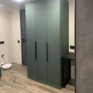 Шкаф по индивидуальным размерам. Декор-на выбор. Фурнитура-на выбор. Корпус ЛДСП, фасады МДФ в пленке или краске на выбор, фрезеровка фасада, на выбор.