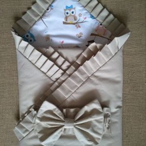 Одеяло-конверт двухстороннее с бантом
ткань хлопок
размер 100*100 см.(весна)