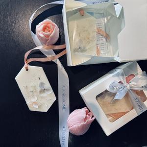 Подарочный набор Аромасаше + формовая свеча Тюльпан