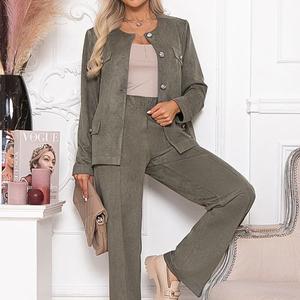 Комплект брючный замшевый от бренда Avili. Жакет в стиле шанель с центральной застежкой на пуговицы, по переду декоративные клапана. Брюки прямые, свободные с застроченными стрелками, по бокам функциональные карманы, по переду имитация гульфика. Пояс притачной, удобную посадку по талии обеспечивает эластичная резина. Стильный вариант для выходного дня.