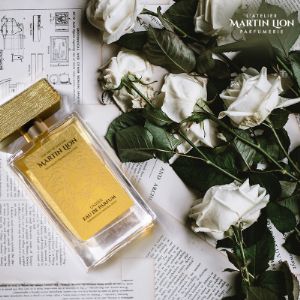 Линейка ароматов унисекс - представлена в золотом дизайне и представляет 23 аромата.
Объем каждого флакона 50мл, а его стильная с золотым глиттерным тиснением упаковочная коробка прекрасна для подарка.