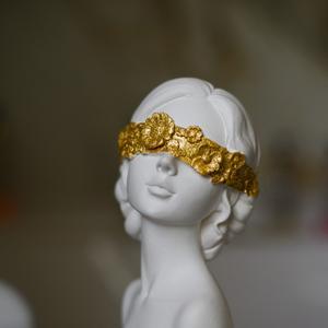Статуэтка с золотой повязкой. Можно под серебро,под ваш дизайн. 
Высота ~ 15 см.