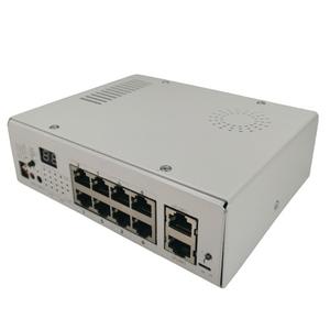 Каракурт 8+2G — Ethernet коммутатор с поддержкой passive PoE в металлическом корпусе, разработан специально для цифровых систем видеонаблюдения, в которых необходимо реализовать резервирование питания. Использование данного коммутатора значительно упрощает реализацию бесперебойного питания и позволяет снизить суммарный бюджет системы видеонаблюдения. Каракурт 8+2G на сегодняшний день самый функционально оснащенный коммутатор в линейке Каракуртов. Питается коммутатор напряжением в диапазоне 12-36В. Конфигурация: 8 РоЕ портов (10/100Мб) + 2 UpLink порта 1000Мб. Рое порты разделены на две группы, напряжение РоЕ в которых может регулироваться раздельно в диапазоне 24-57В. Т.е., имеется возможность подключать в разные группы портов устройства с разным напряжением РоЕ (WiFi точки и др.). Имеется цифровой индикатор, на который выводятся значения напряжения РоЕ в группах портов, а так же выводятся коды аварийных ситуаций (КЗ, перегрузка, низкое напряжение питания, перегрев устройства), что значительно упрощает диагностику и настройку коммутатора.