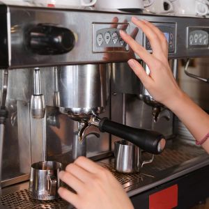 Наш кофе заказывают сотни кофеен. Среди наших клиентов профессионалы из HoReCa.