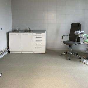 наши реализованные проекты: Мебель из металла в полимере – это идеальное сочетание прочности и красоты. Надежный металлический каркас, будь то сталь или алюминий, покрывается специальным полимерным составом. Это не только придает мебели стильный цвет, но и надежно защищает ее от коррозии, царапин и влаги. Такая мебель прекрасно подходит для улицы, сада, а также для медицинских учреждений и офисов, где важна долговечность и эстетика.
ООО Панинокс, собственное производство медицинскй и офисной мебели.