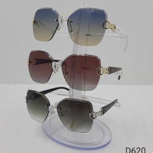 Солнцезащитные очки в ассортименте