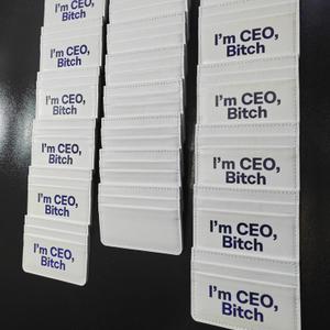 Картхолдеры с цветным принтом. Изделия из кожи. СКСтиль. ОПТ.
Картхолдеры выполнены их кожи хромового дубления. Лицевая сторона картхолдера с цветным принтом. Все края отшлифованы, прошиты. Картхолдер имеет 4 слота под карточки, с каждой стороны по 2 слота и центральное отделение под купюры.