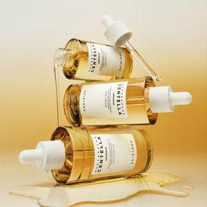 SKIN1004 — это южнокорейский бренд уходовой косметики, известный своей философией “чистой красоты” и использованием высококачественных натуральных ингредиентов.
Фирменный компонент бренда — центелла азиатская с Мадагаскара, которая успокаивает кожу и идеально подходит для чувствительной кожи.
SKIN1004 делает ставку на минимализм, прозрачность состава и дерматологическую эффективность, благодаря чему пользуется доверием потребителей по всему миру как безопасный и действенный бренд ухода за кожей.
