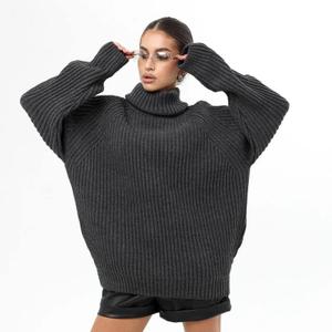 Свитер вязаный оверсайз с горлом от бренда KlariS_moda – это идеальный выбор для женщин, ищущих комфорт и стиль в повседневной одежде. Этот свитер удлиненный выполнен из смеси шерсти (20%) и акрила (80%), что обеспечивает не только тепло, но и долговечность. Особенности модели включают удлиненный и объемный крой, а также базовый цвет, который легко сочетается с любой частью гардероба. Декоративные элементы, такие как рубчик и крупная вязка, добавляют уникальности и элегантности этому свитеру. Свитер женский оверсайз идеально подходит для повседневного ношения, офиса или школы, обеспечивая комфорт и стиль в любой ситуации.